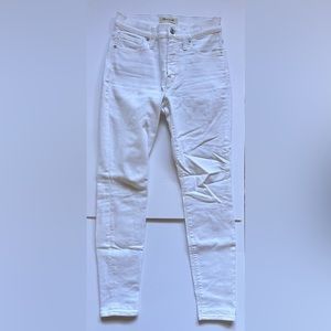 9" High-Rise Madewell Skinny Jeans in Pure White